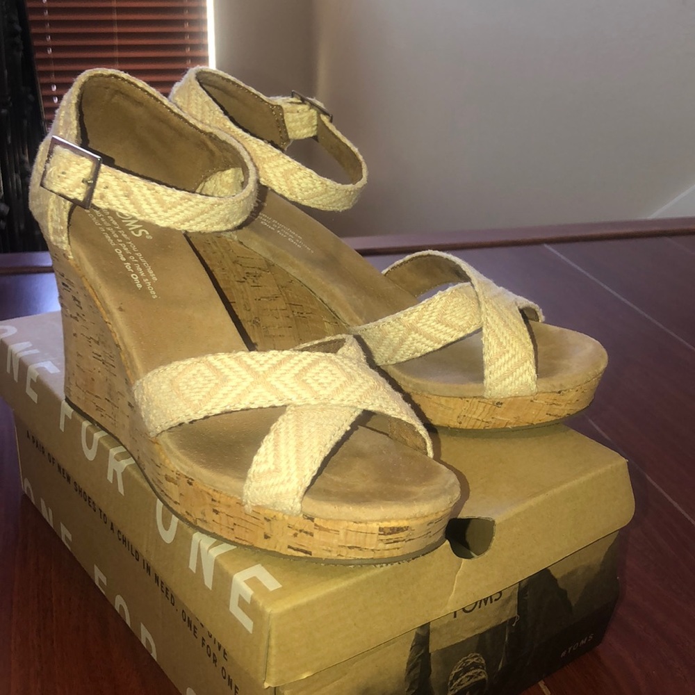 Toms Strappy Wedge 6.5M
